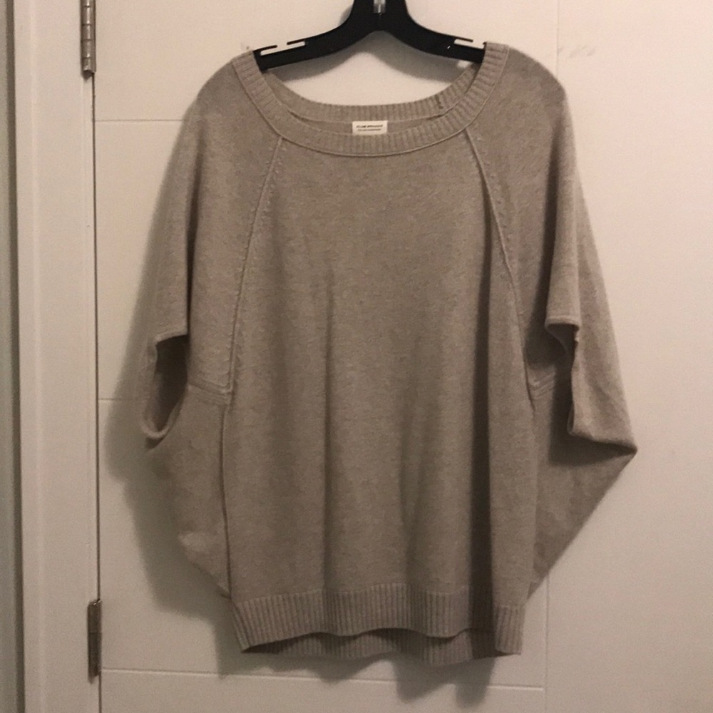 Club Monaco Italian 100% cashmere sz small